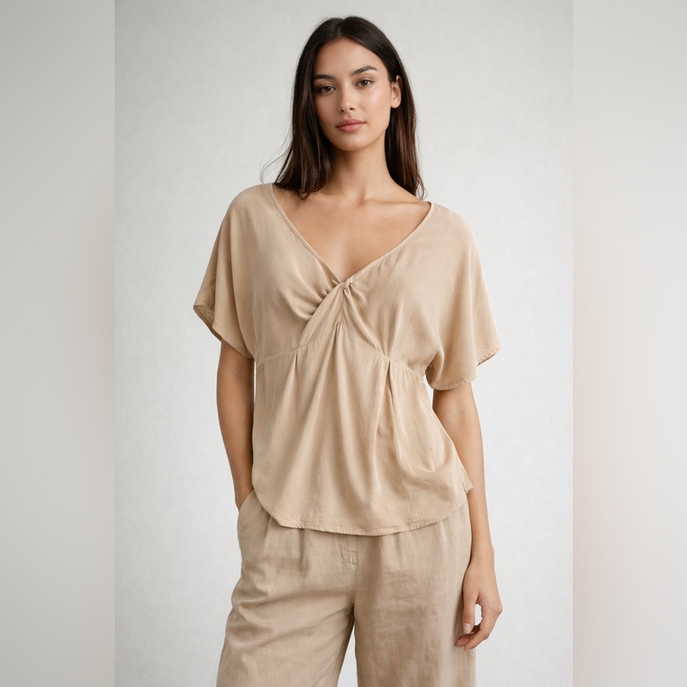 100% silk Wilfred Beige V-Neck Top